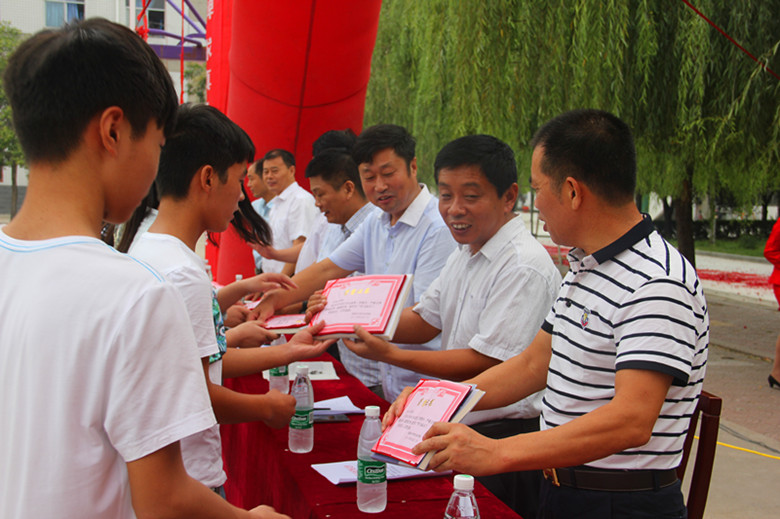 我校隆重举行2016年秋季开学典礼暨表先大会