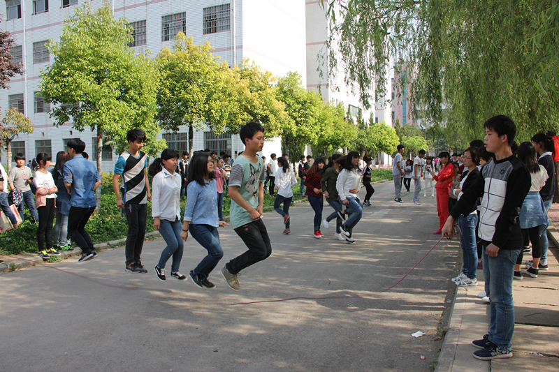 项城中专举办2015年春季学生运动会