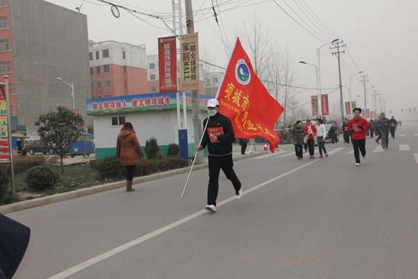 中专健儿参加我市举行的庆元旦全民健身万人长跑活动