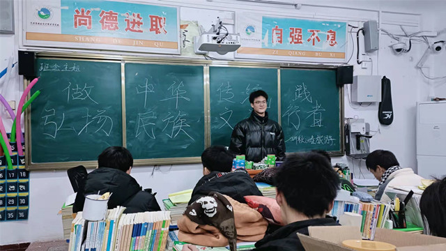 服装旅游专业部各班召开学习《“做弘扬中华民族传统文化践行者”倡议书》主题班会