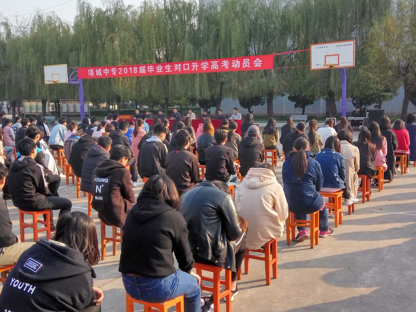 计算机毕业班参加我校月考总结大会